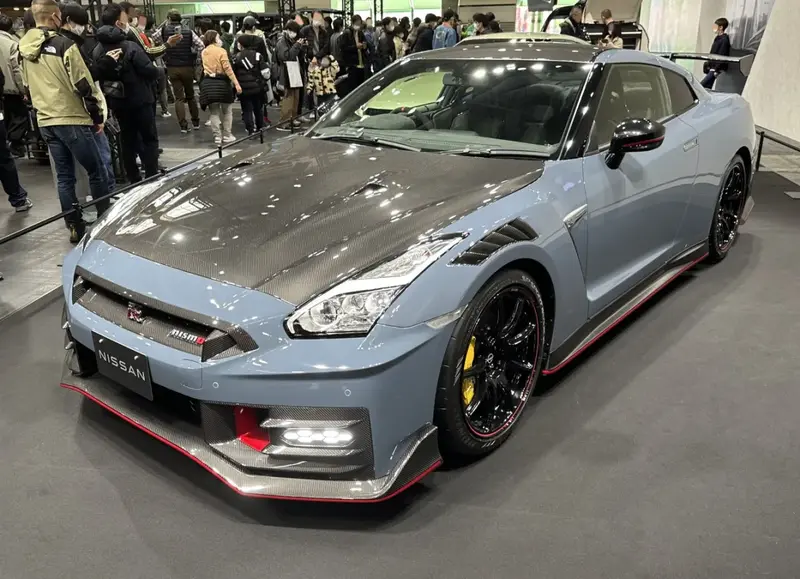 Nissan GT-R - 1