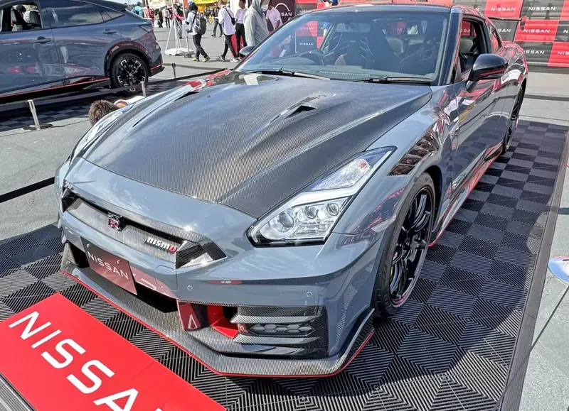Nissan GT-R - 4