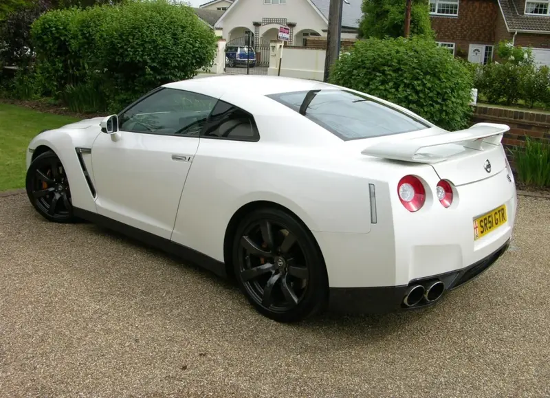 Nissan GT-R - 6