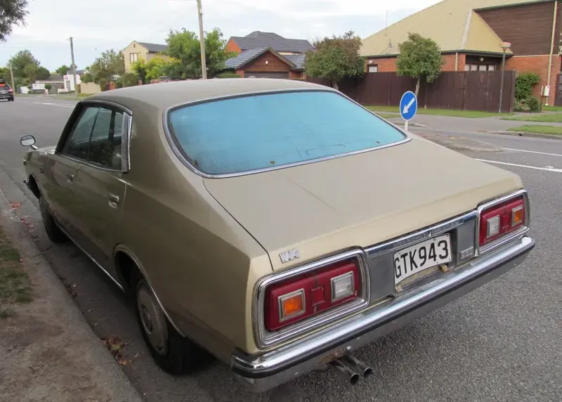 Nissan Laurel - 2