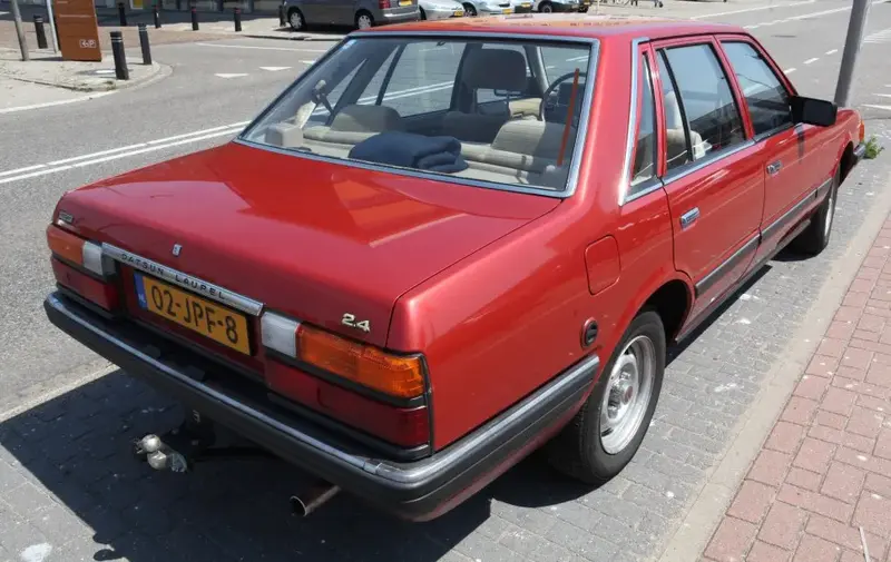 Nissan Laurel - 2