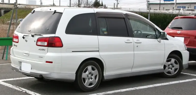 Nissan Liberty - 2
