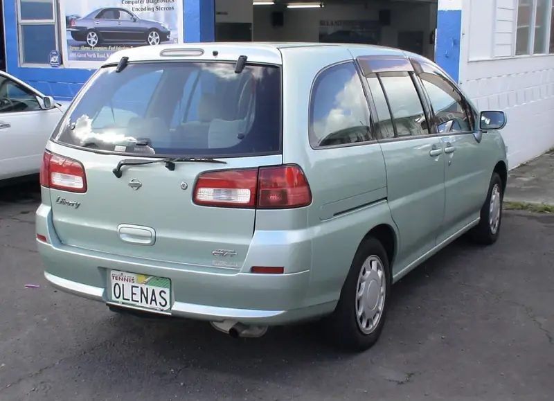 Nissan Liberty - 4