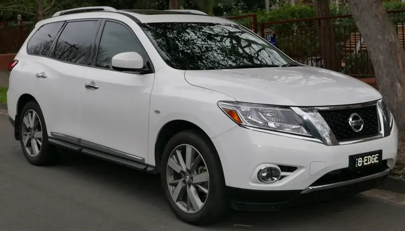 Nissan Pathfinder - 1