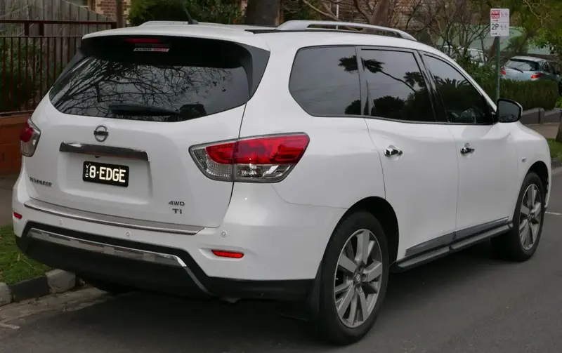 Nissan Pathfinder - 2