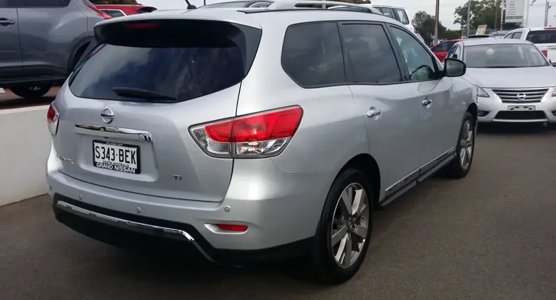 Nissan Pathfinder - 4