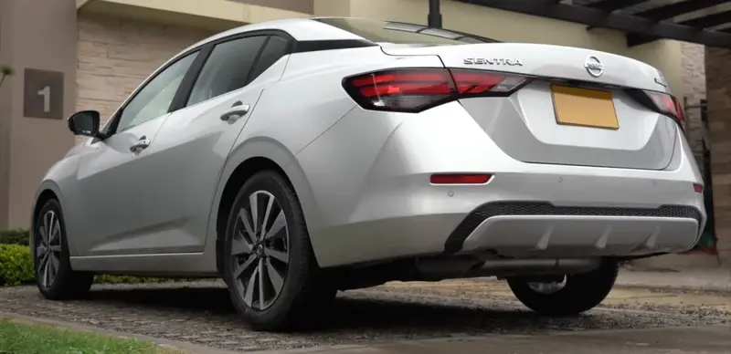 Nissan Sentra - 2