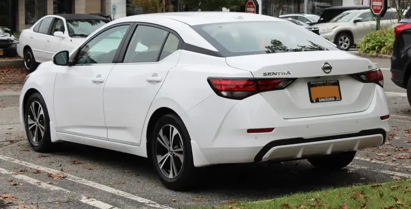 Nissan Sentra - 4