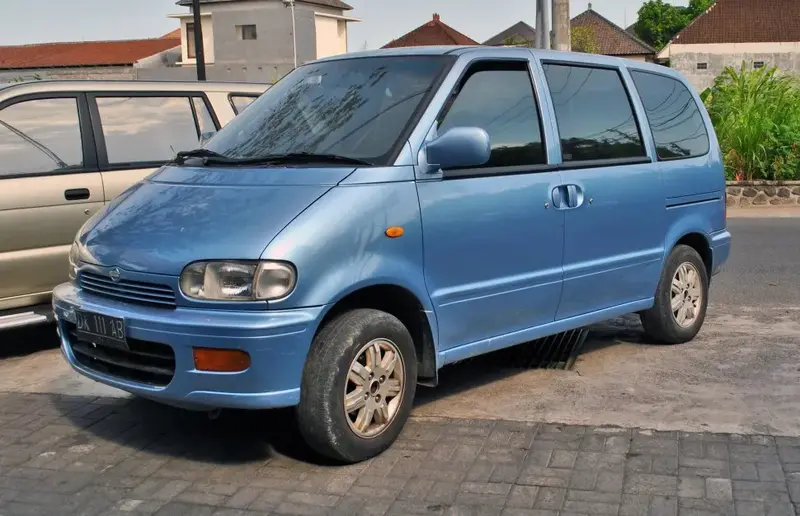 Nissan Serena - 1