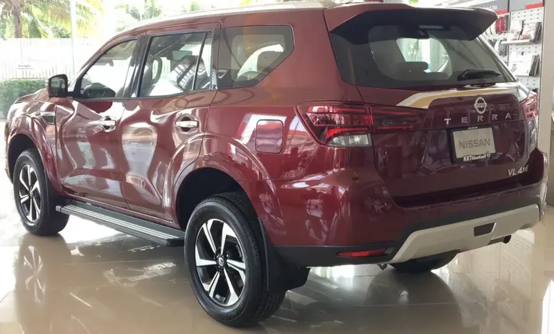 Nissan Terra - 2