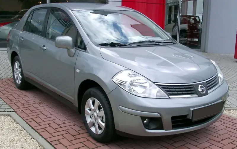 Nissan Tiida - 1