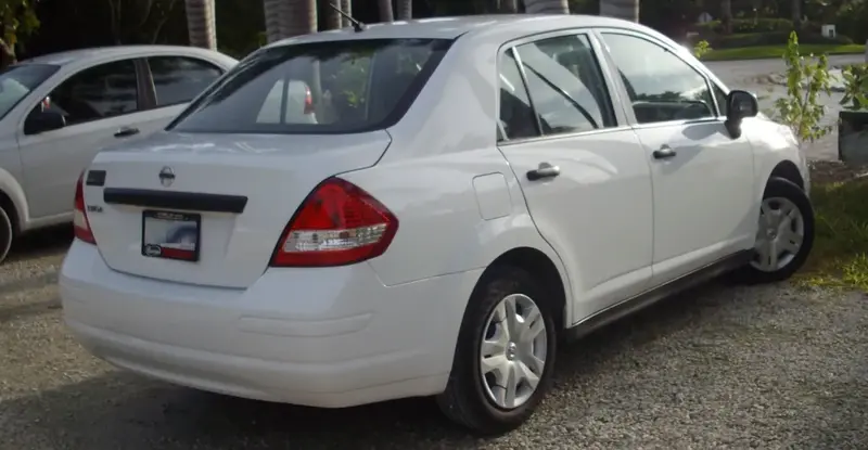 Nissan Tiida - 4