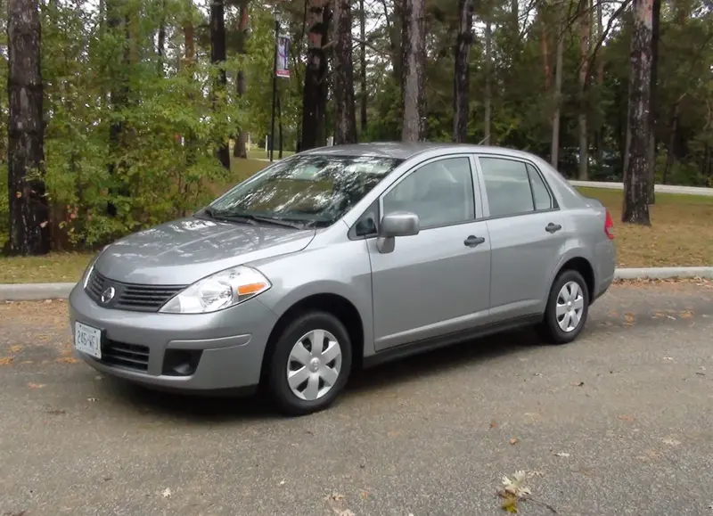 Nissan Versa - 1