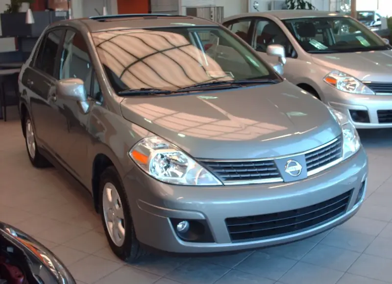 Nissan Versa - 2