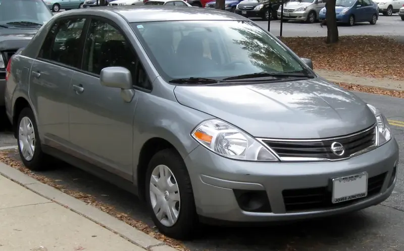 Nissan Versa - 3