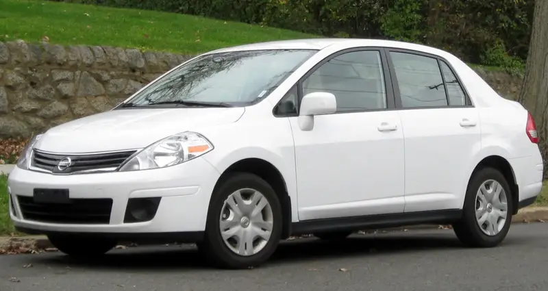 Nissan Versa - 4
