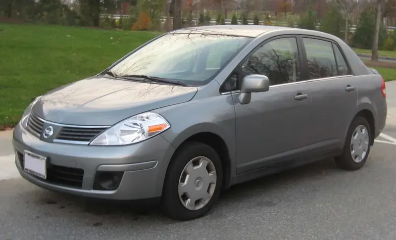 Nissan Versa - 5