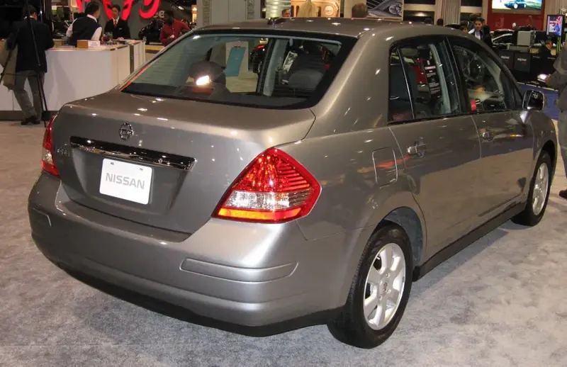 Nissan Versa - 6