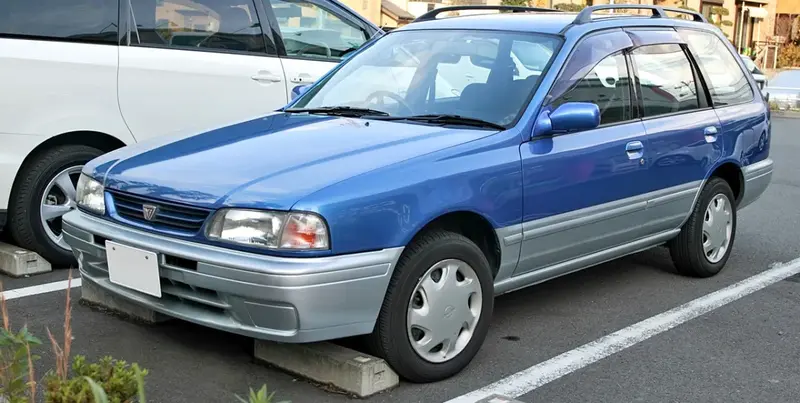 Nissan Wingroad - 1