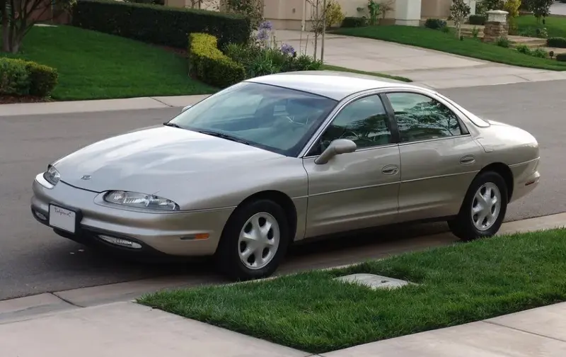 Oldsmobile Aurora - 2