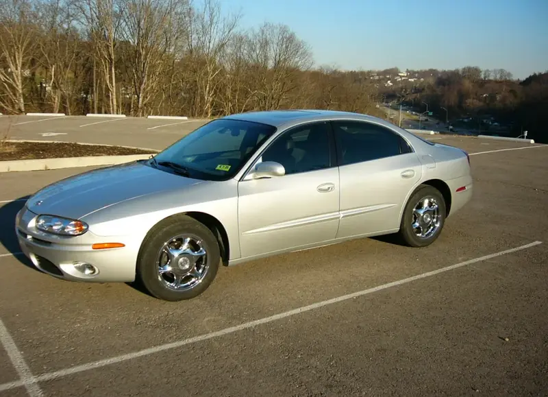 Oldsmobile Aurora - 2