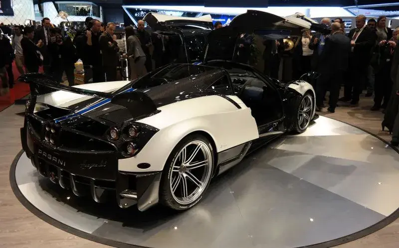 Pagani Huayra - 4