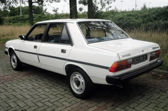 Peugeot 305 - 3