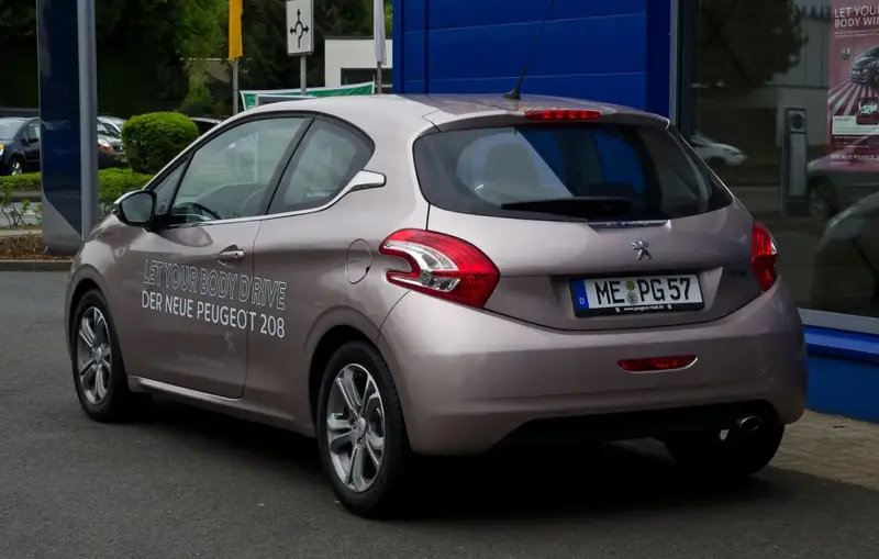 Peugeot 208 - 4