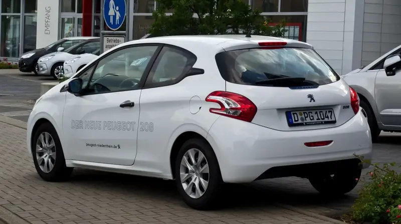 Peugeot 208 - 6