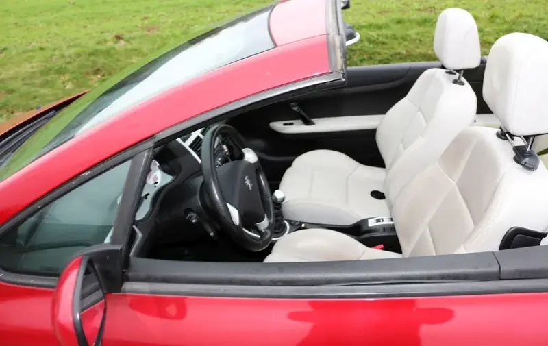 Peugeot 307 307 CC 2.0 HDi (136 bg) - görsel 2