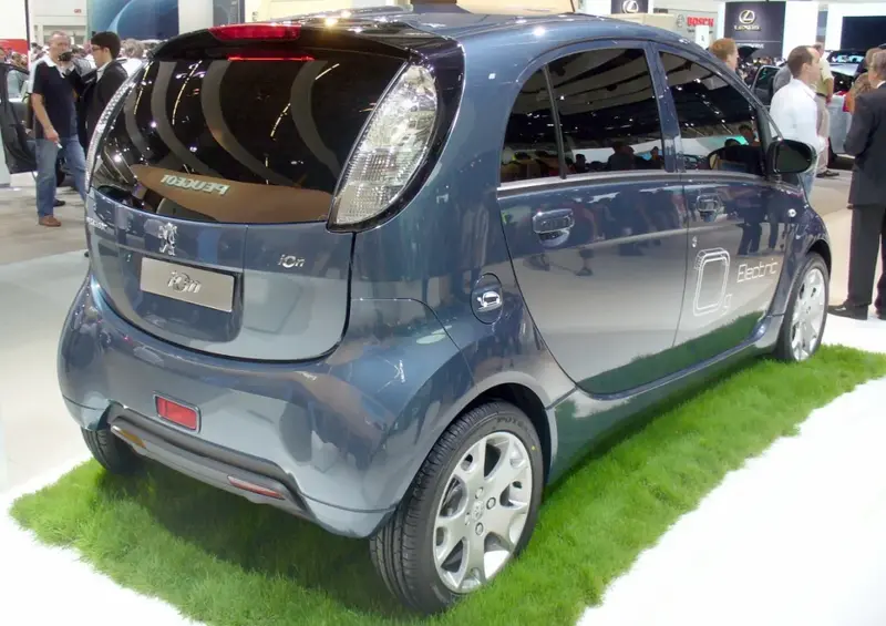 Peugeot iOn - 2