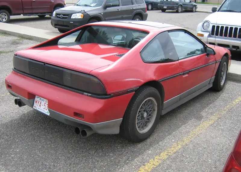 Pontiac Fiero Fiero 2.8 V6 (137 bg) Automatic - görsel 2