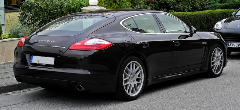 Porsche Panamera - 4