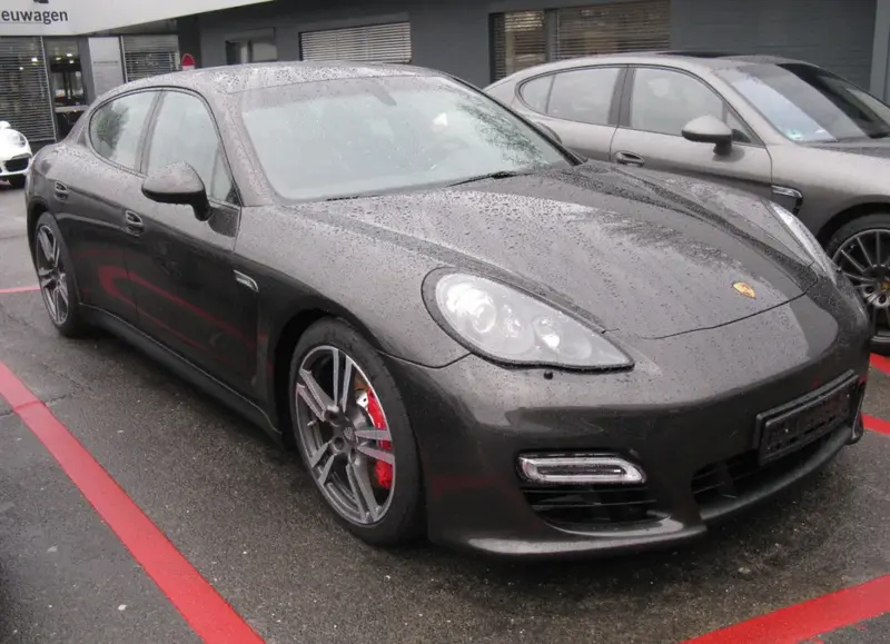 Porsche Panamera - 4