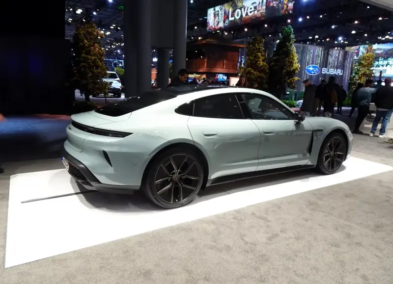 Porsche Taycan - 3
