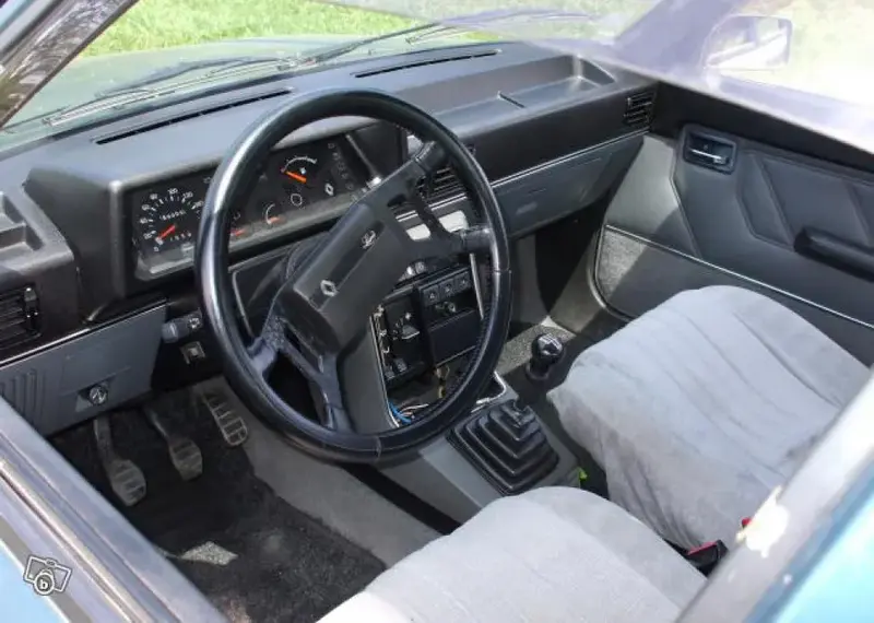 Renault 9 - 4