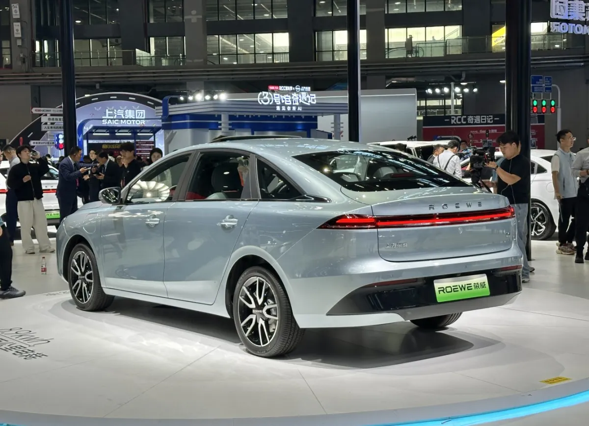 Roewe D6 D6 42.8 kWh (129 bg) - görsel 3
