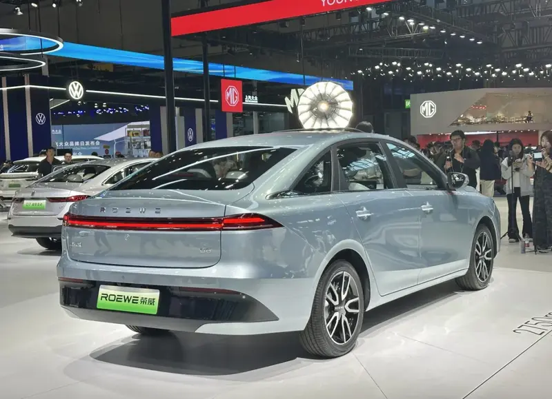 Roewe D6 D6 42.8 kWh (129 bg) - görsel 4