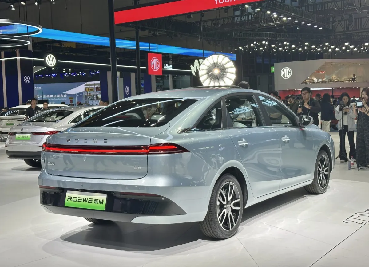 Roewe D6 D6 42.8 kWh (129 bg) - görsel 4