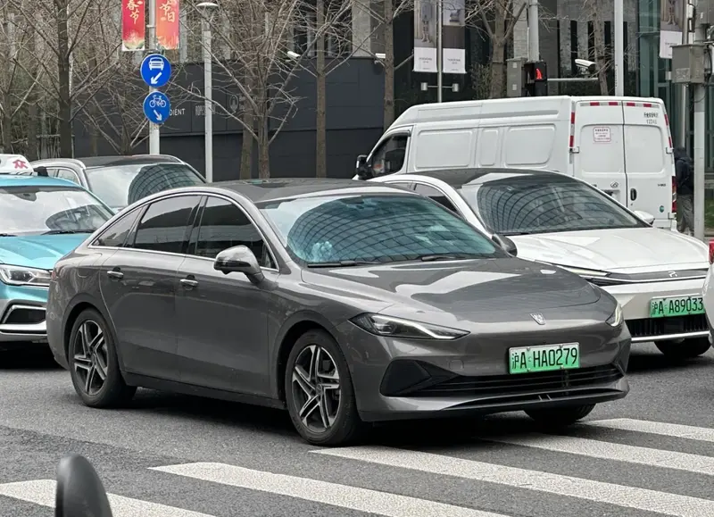 Roewe D7 D7 EV 57.6 kWh (197 bg) - görsel 3