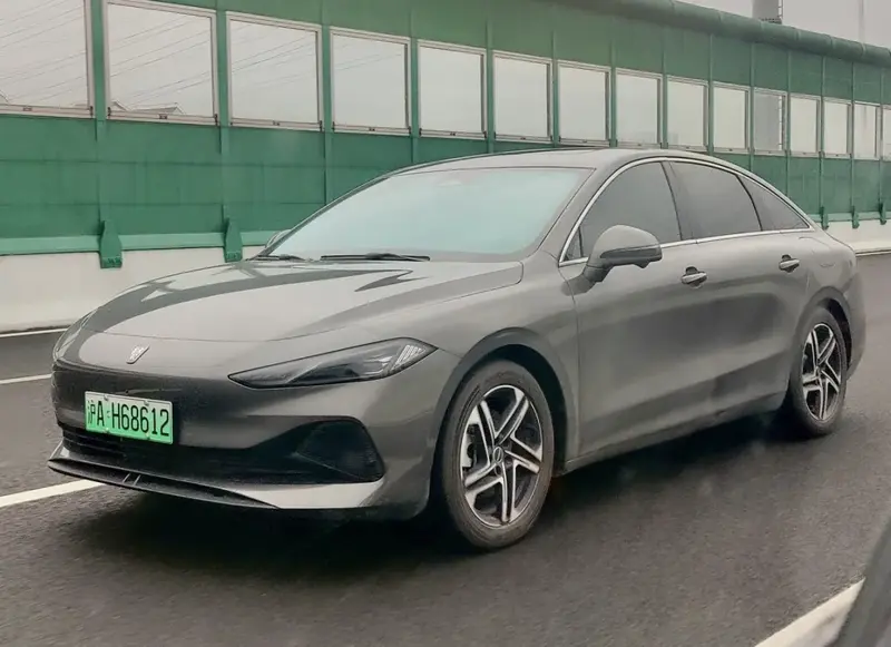 Roewe D7 D7 EV 57.6 kWh (197 bg) - görsel 4