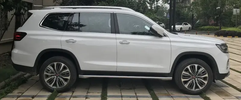 Roewe RX8 - 3