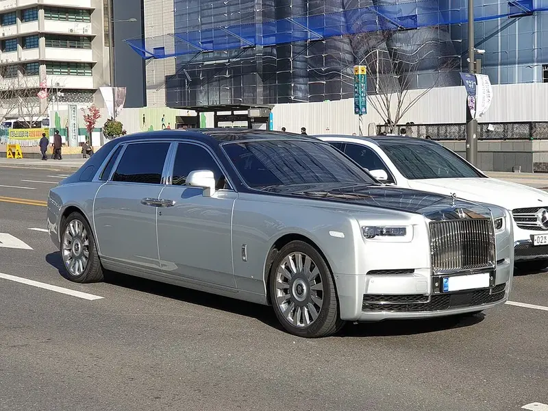 Rolls-Royce Phantom - 2