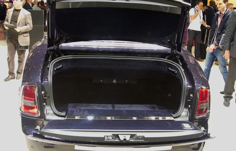 Rolls-Royce Phantom - 6
