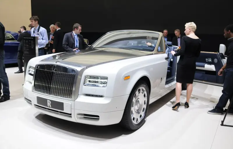 Rolls-Royce Phantom - 2