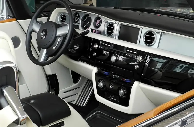 Rolls-Royce Phantom - 3
