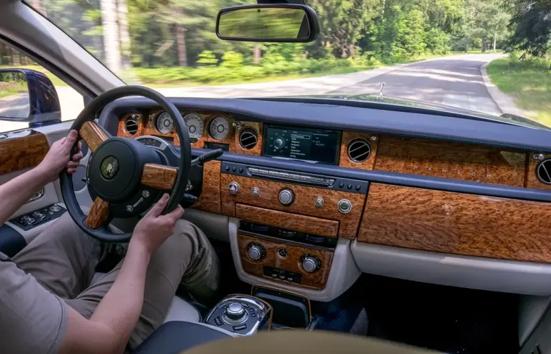 Rolls-Royce Phantom - 3