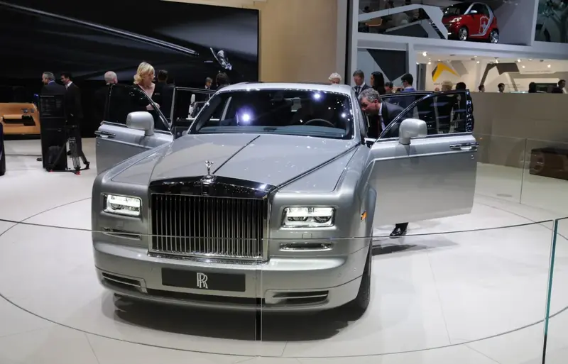 Rolls-Royce Phantom - 4