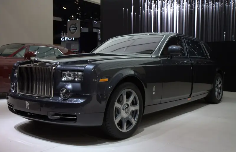 Rolls-Royce Phantom - 2
