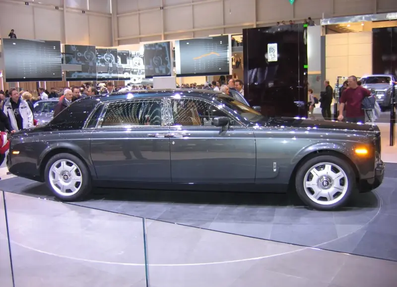 Rolls-Royce Phantom - 4